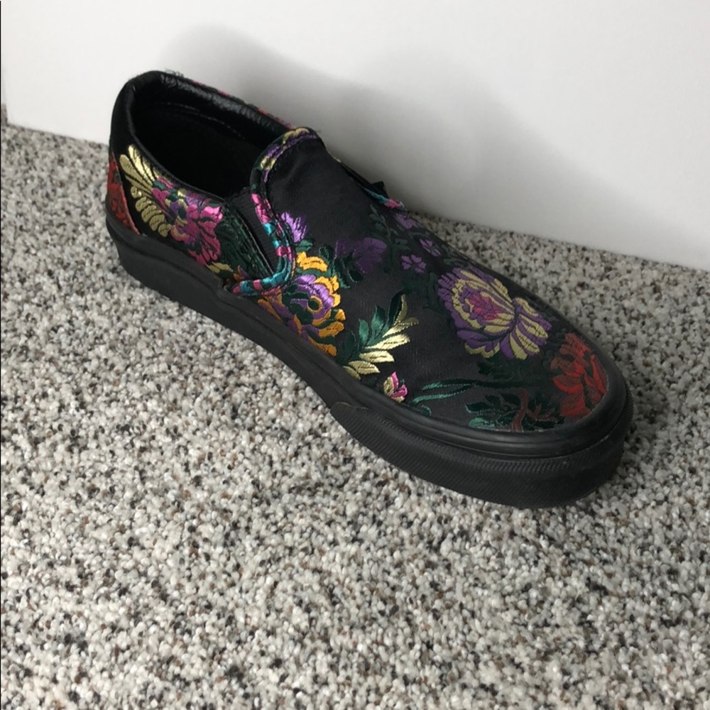 Vans - Picture 2 of 9